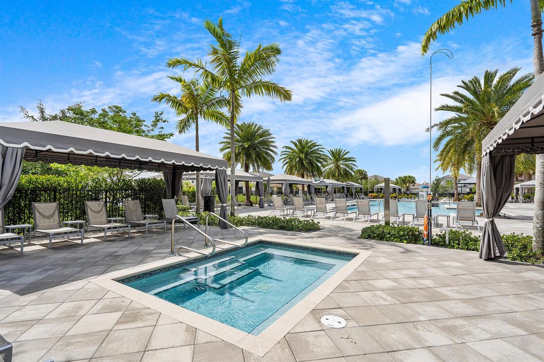 Community Resort-Style Spa Pool