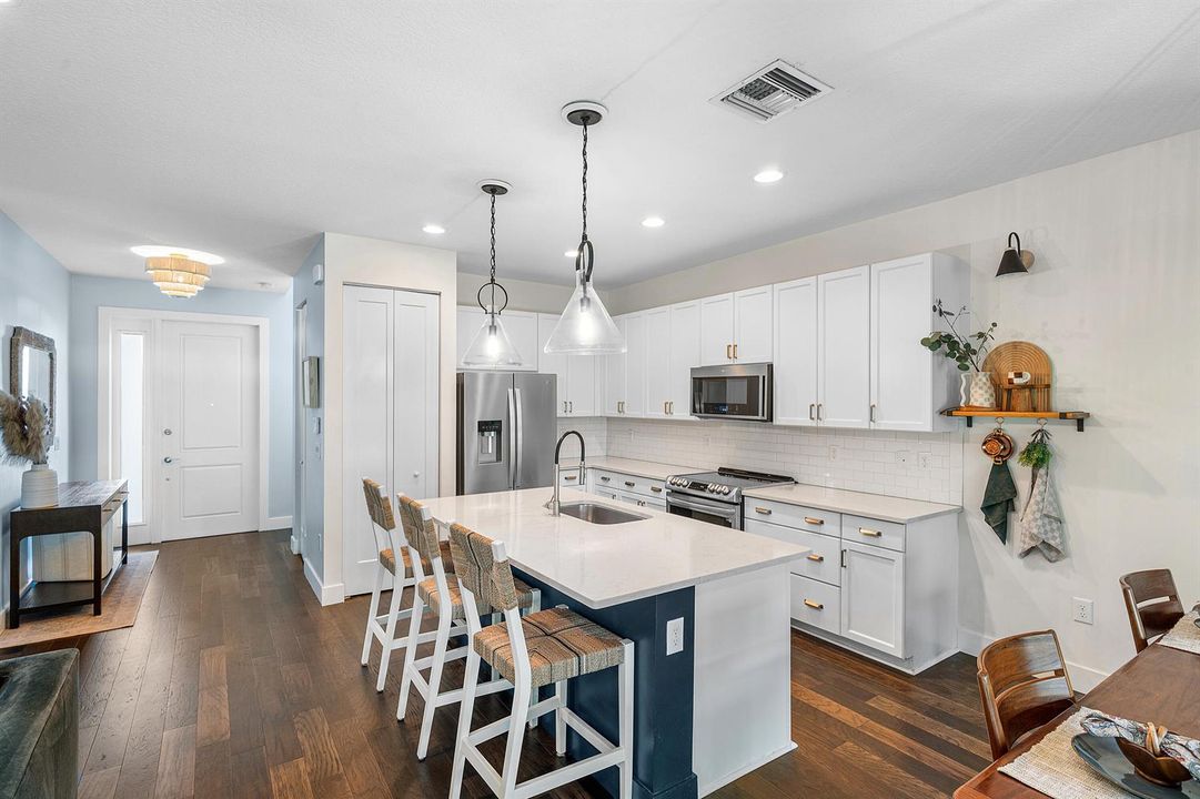 Kitchen Island and Bar Seating