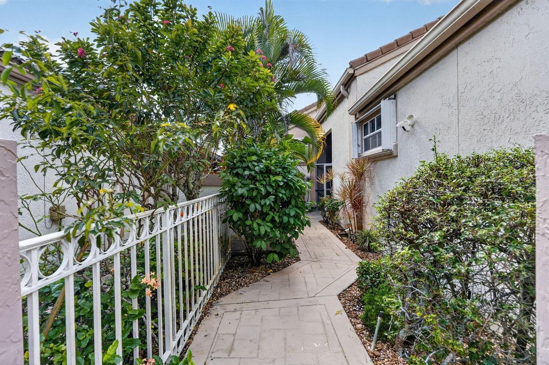 path to house