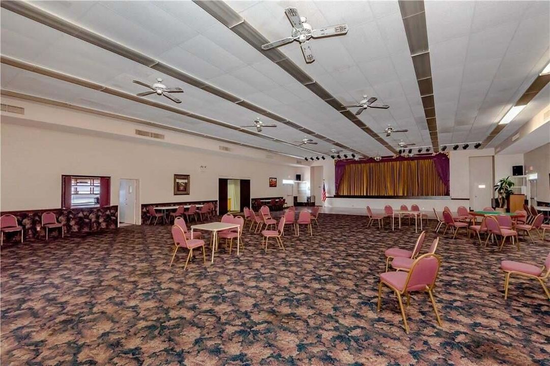 PALM LAKES CLUB