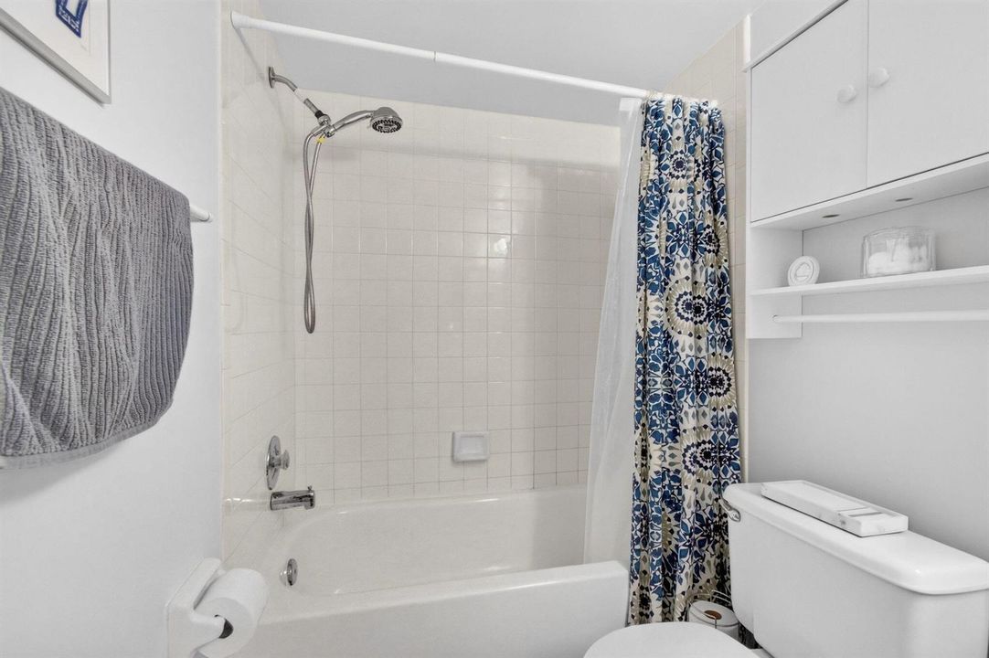 Guest Shower-Tub