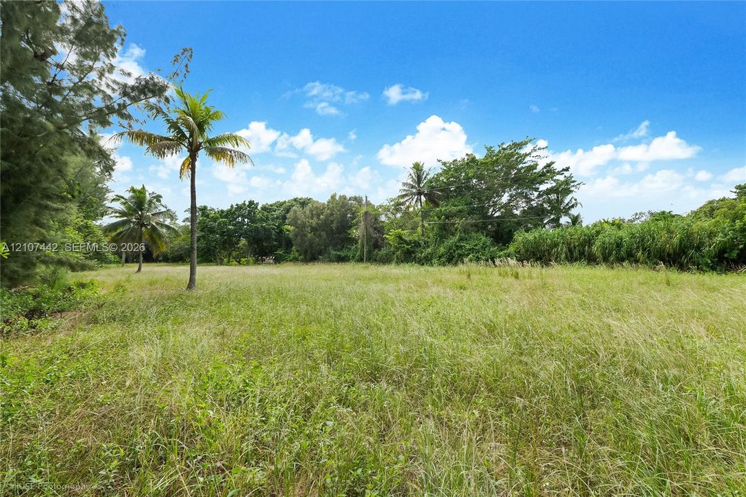 待售: $1,899,000 (1.59 acres)