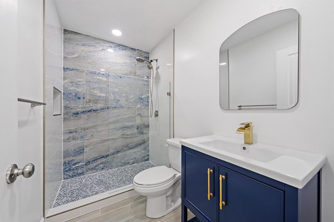 5521 Parker Ave-13