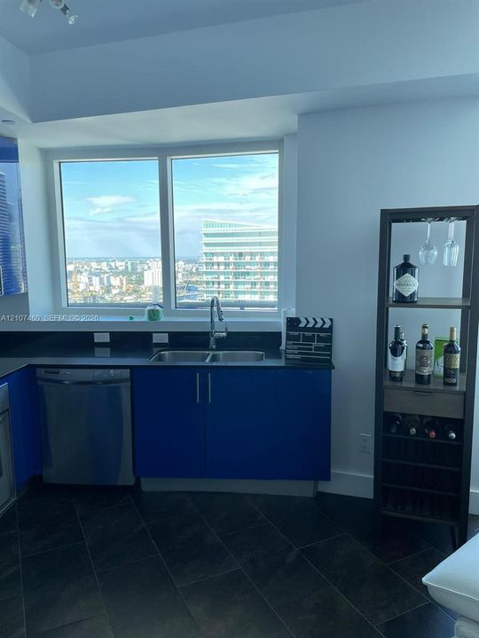 В аренду: $6,700 (3 спален, 3 ванн, 1386 Квадратных фут)
