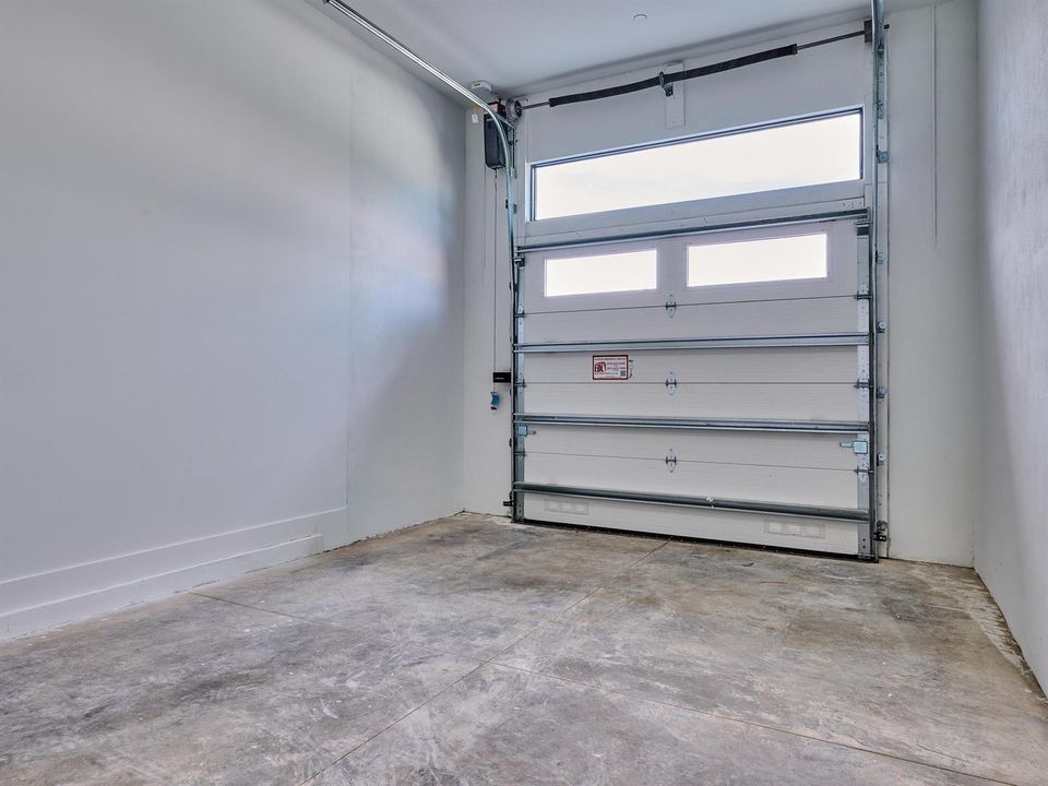 1 Car Garage