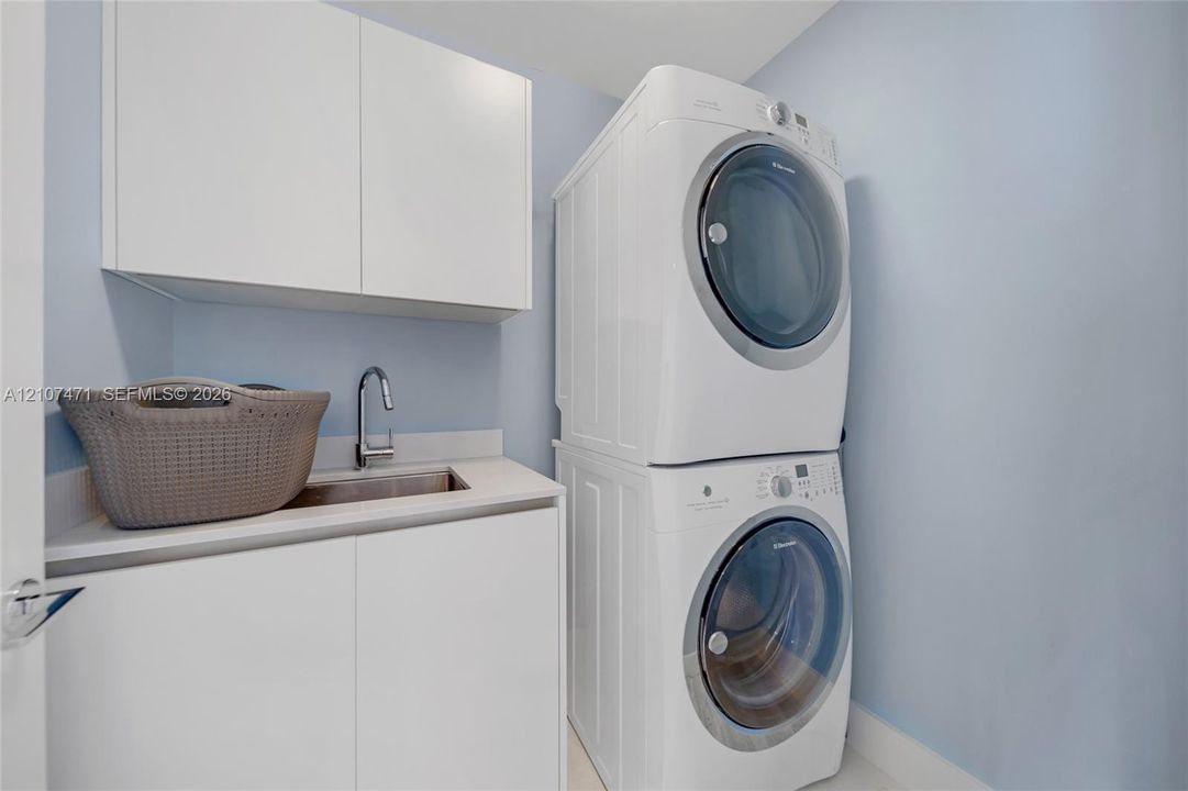 В аренду: $42,000 (2 спален, 3 ванн, 2526 Квадратных фут)