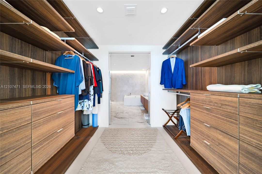 В аренду: $42,000 (2 спален, 3 ванн, 2526 Квадратных фут)