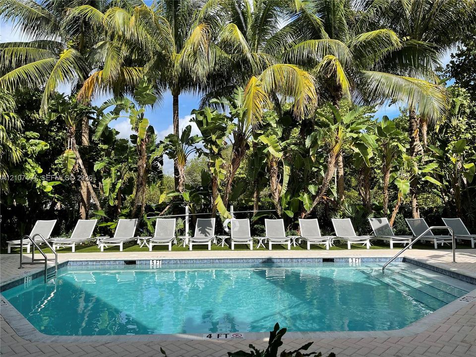 For Rent: $3,775 (1 beds, 1 baths, 716 Square Feet)