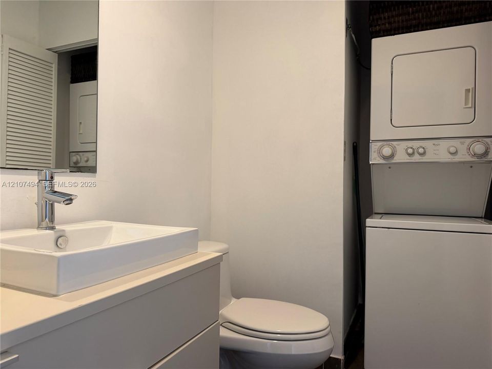 1/2 bath with washer & dryer