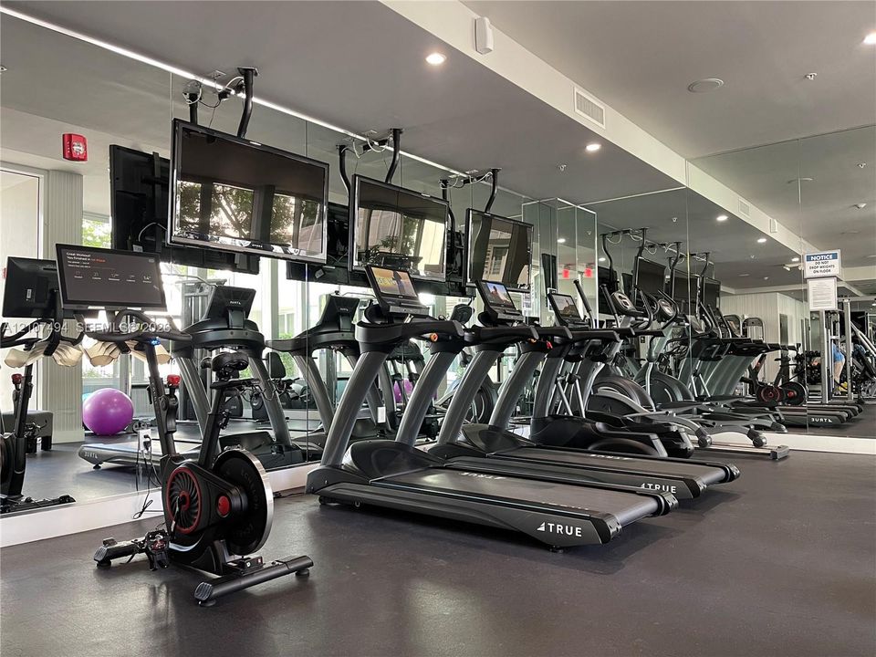For Rent: $3,775 (1 beds, 1 baths, 716 Square Feet)