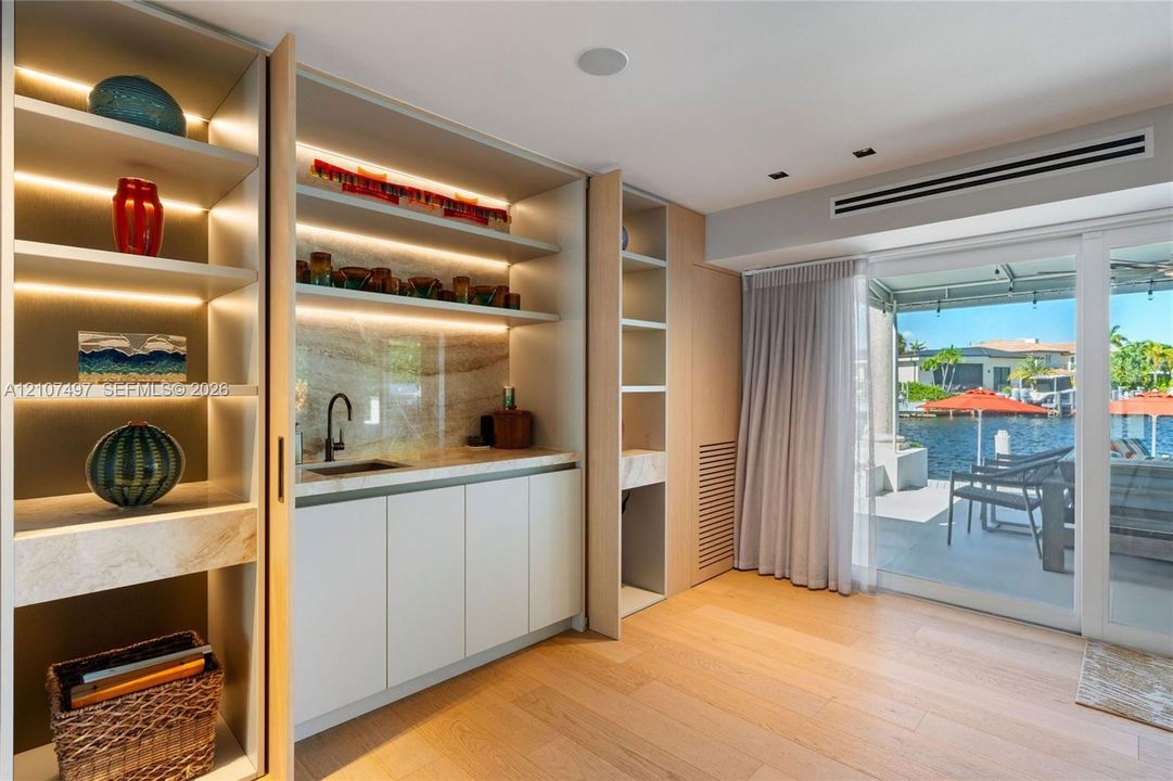 For Sale: $3,950,000 (2 beds, 3 baths, 2699 Square Feet)