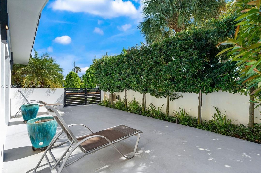 For Sale: $3,950,000 (2 beds, 3 baths, 2699 Square Feet)