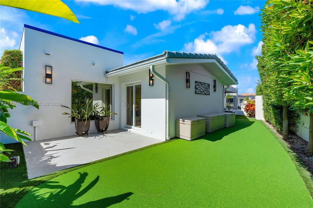 For Sale: $3,950,000 (2 beds, 3 baths, 2699 Square Feet)