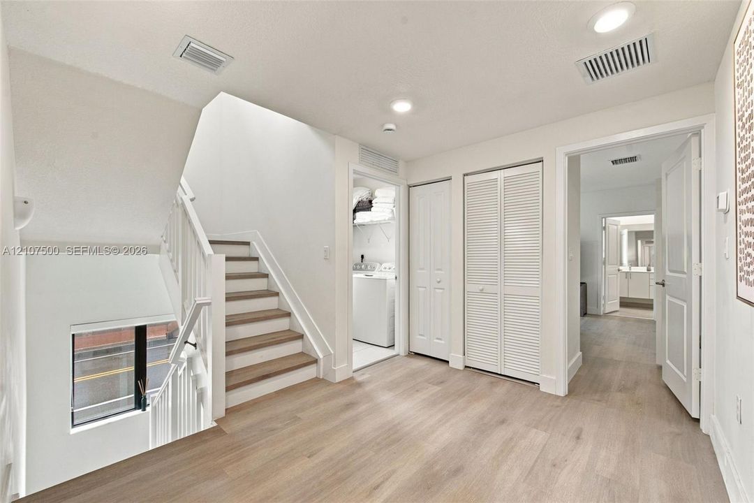For Sale: $1,020,000 (3 beds, 3 baths, 2366 Square Feet)