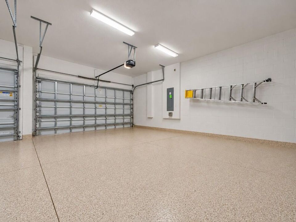 3 Car Garage