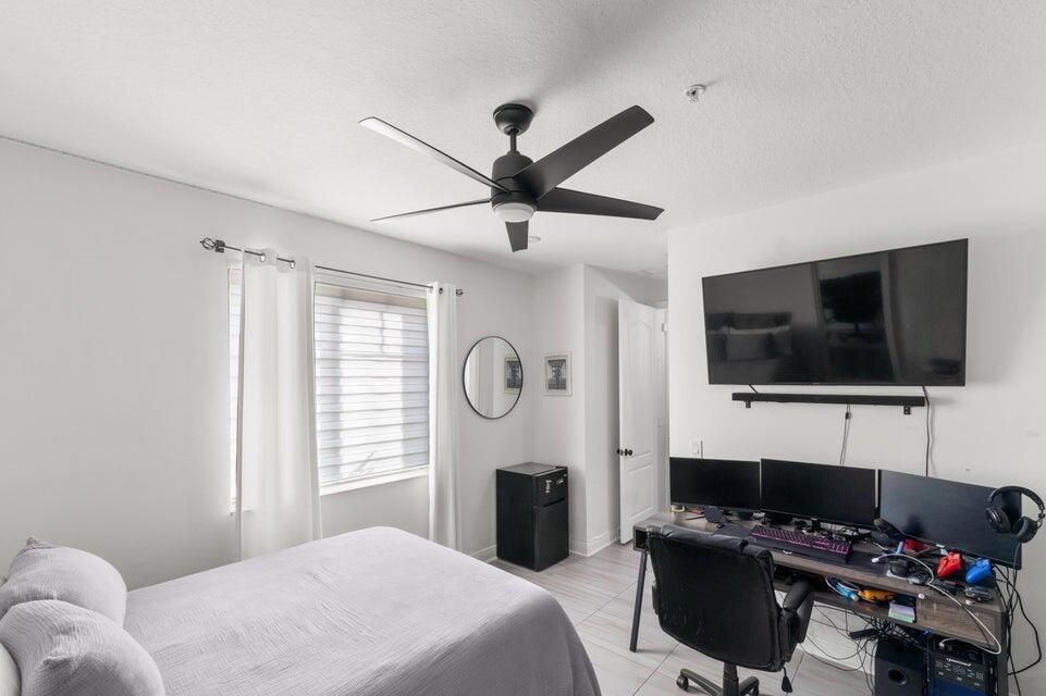 Town House Main Bedroom Pic 3