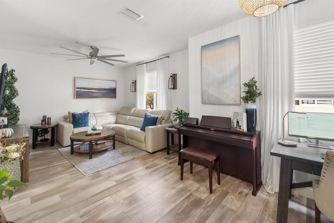 Town House Livingroom pic 2