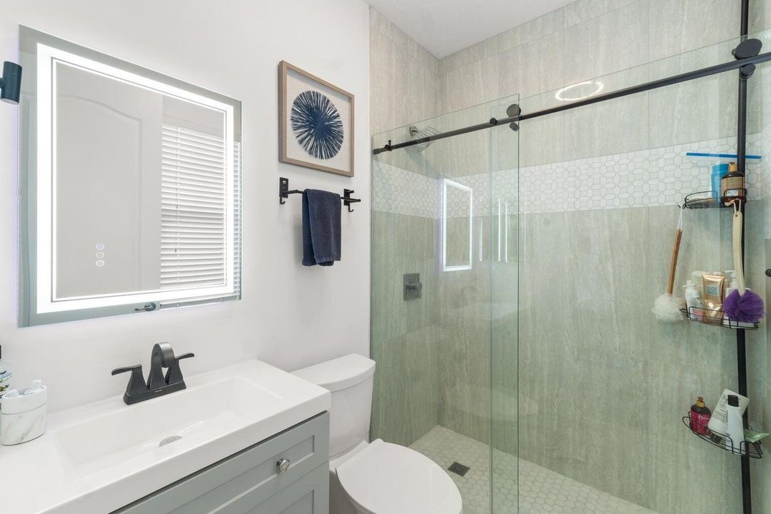 lisa-2nd bathroom