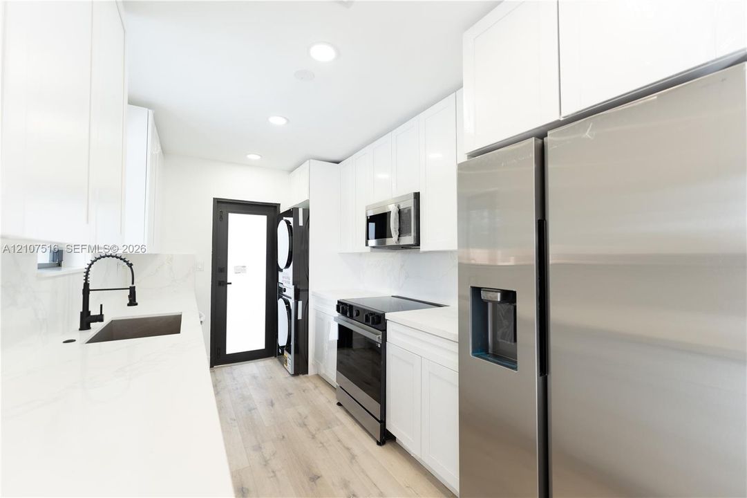 На продажу: $749,900 (5 спален, 2 ванн, 1854 Квадратных фут)