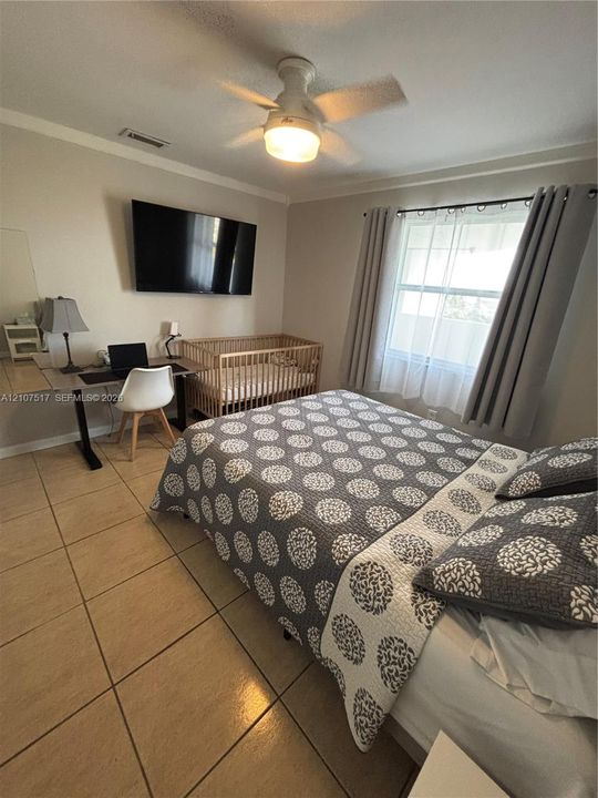 2nd bedroom /office desk for remote workers