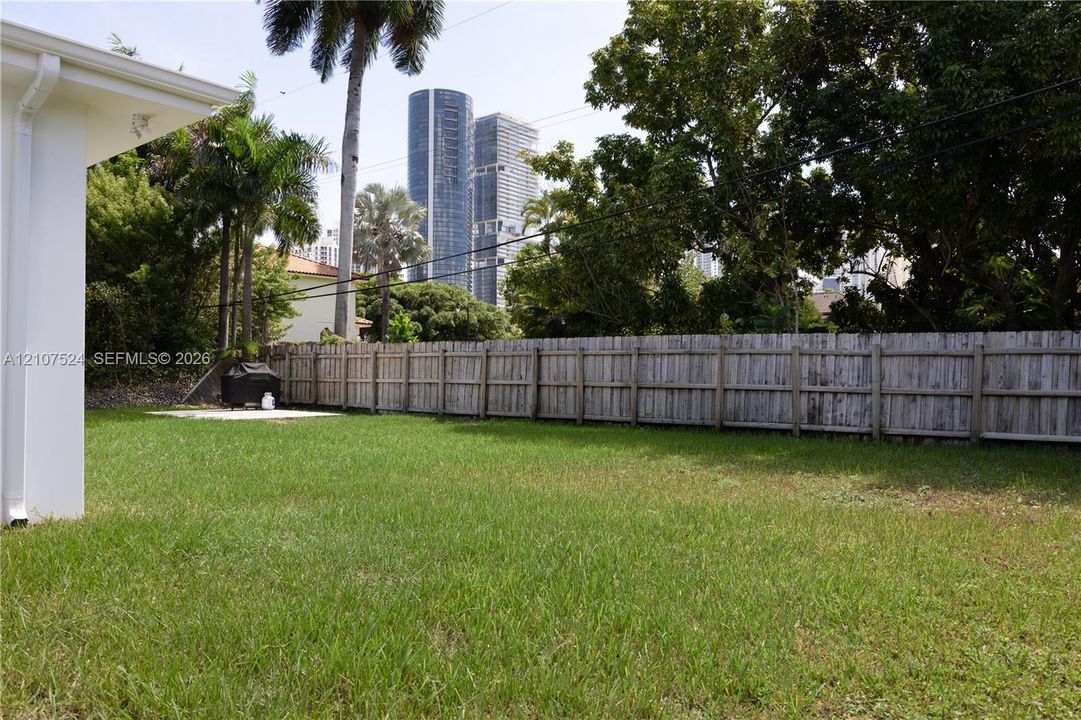For Rent: $9,500 (4 beds, 3 baths, 1722 Square Feet)