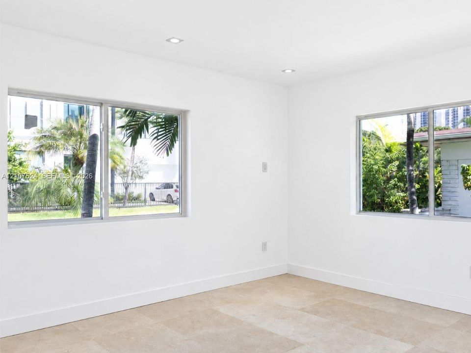 For Rent: $9,500 (4 beds, 3 baths, 1722 Square Feet)