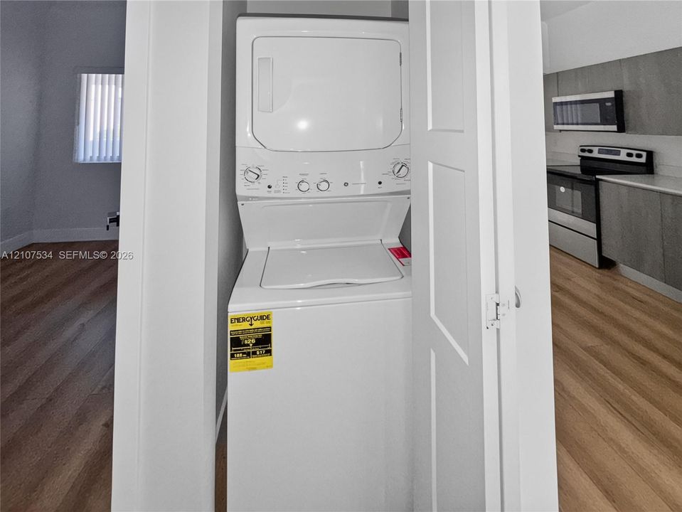 For Rent: $2,300 (2 beds, 2 baths, 800 Square Feet)