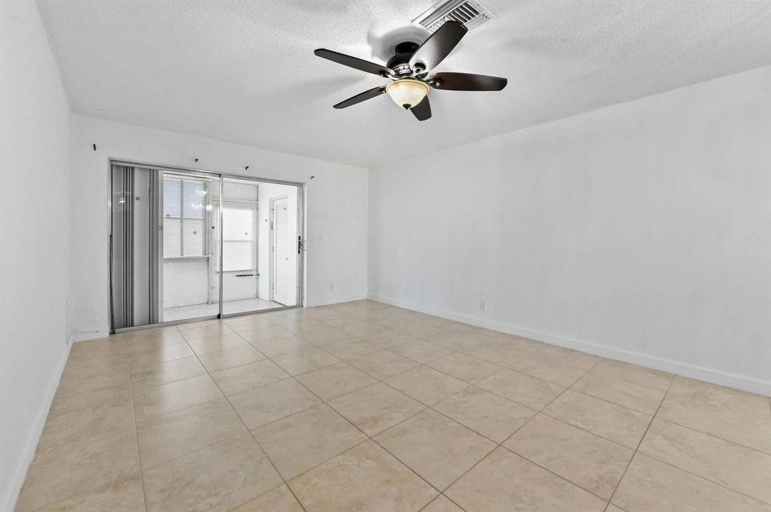 06 Living room 02