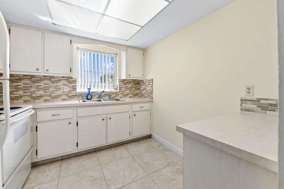 13 Kitchen 03