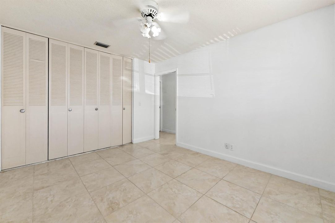 16 Bedroom 02