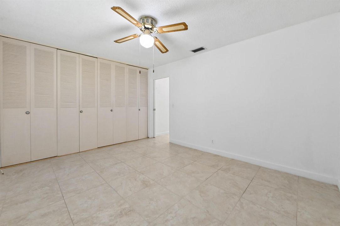 18 Bedroom 04