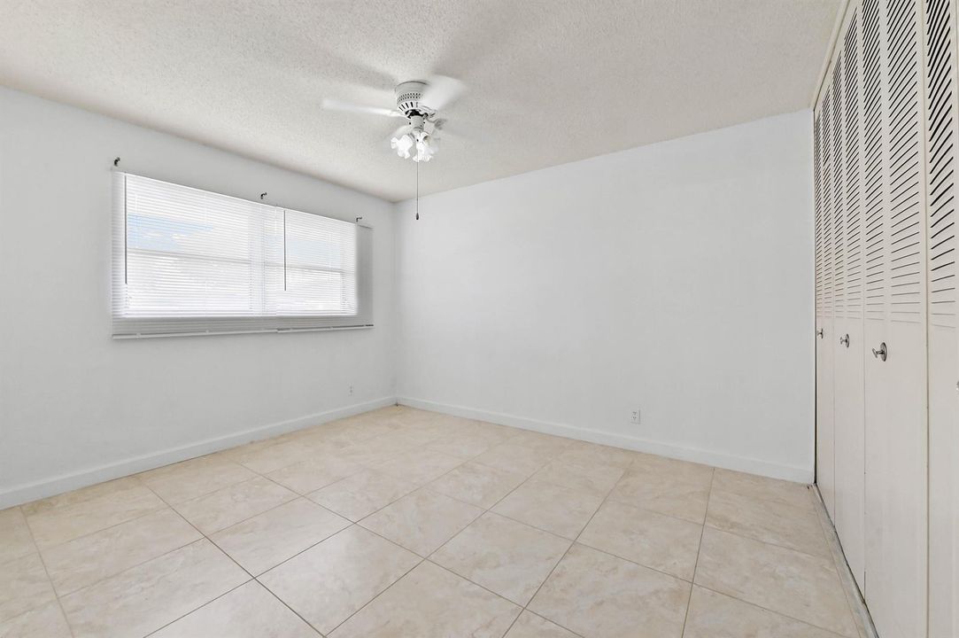 15 Bedroom 01