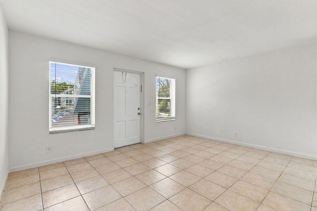 4529_NE_21st_Ave__012