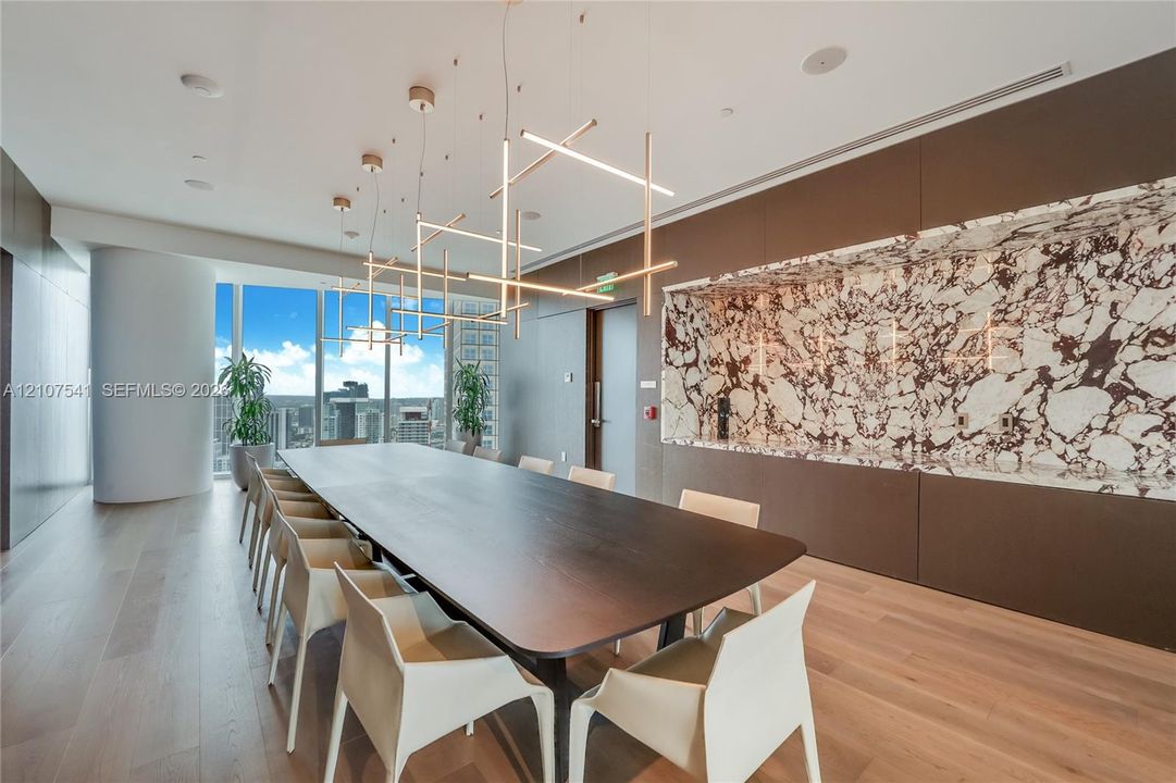 En Renta: $6,995 (1 camas, 1 baños, 976 Pies cuadrados)