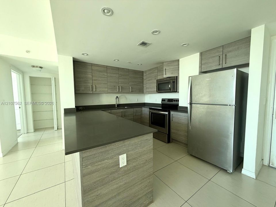 В аренду: $3,160 (2 спален, 2 ванн, 1032 Квадратных фут)