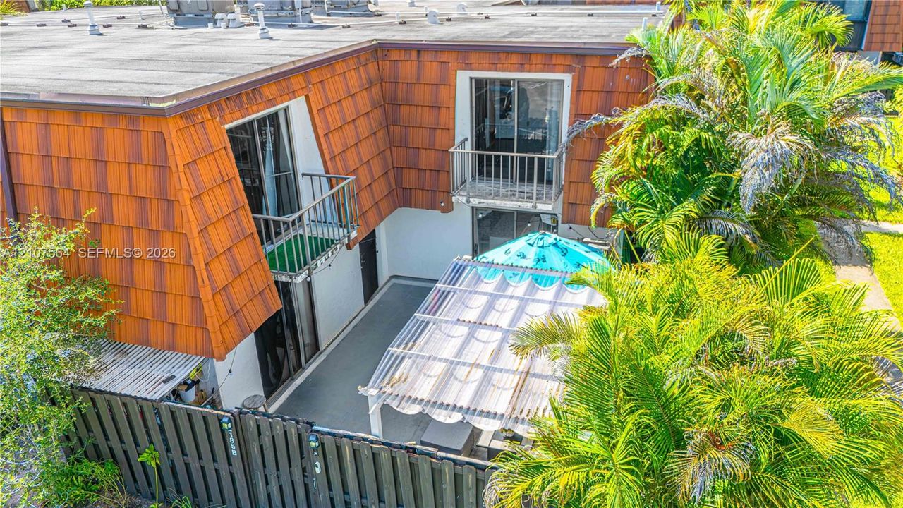 For Sale: $280,000 (2 beds, 2 baths, 1252 Square Feet)