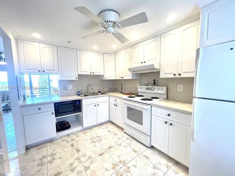 En Venta: $218,000 (2 camas, 2 baños, 1027 Pies cuadrados)