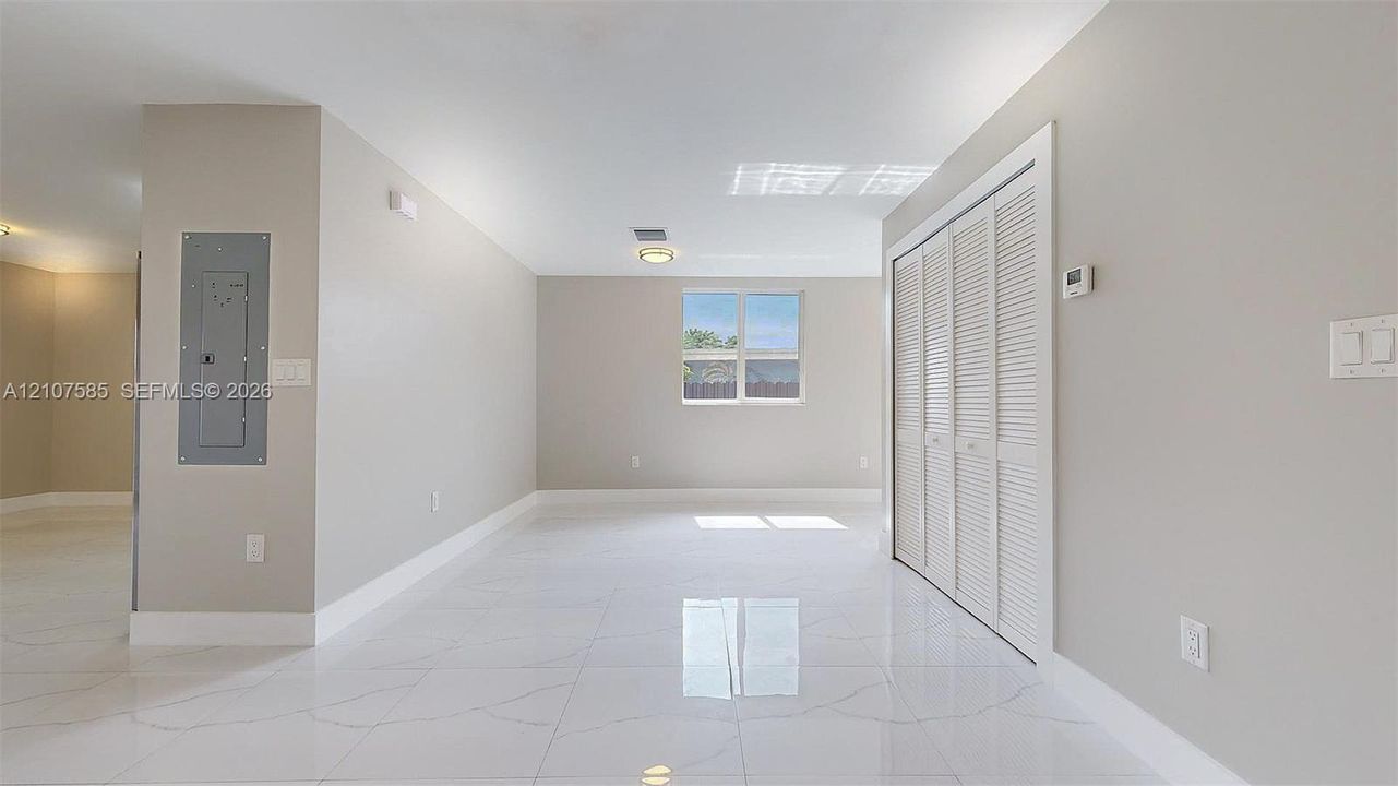 Entry/Living