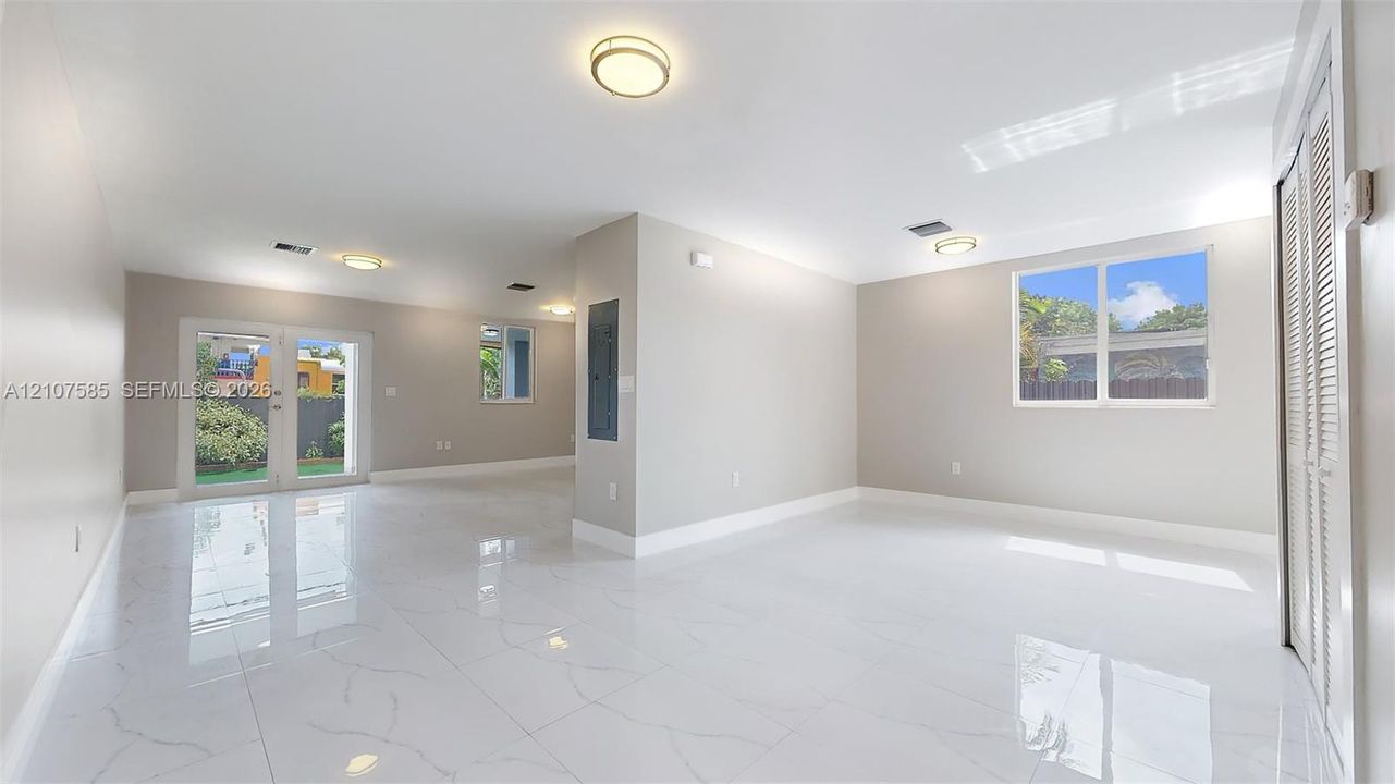 Entry/Living