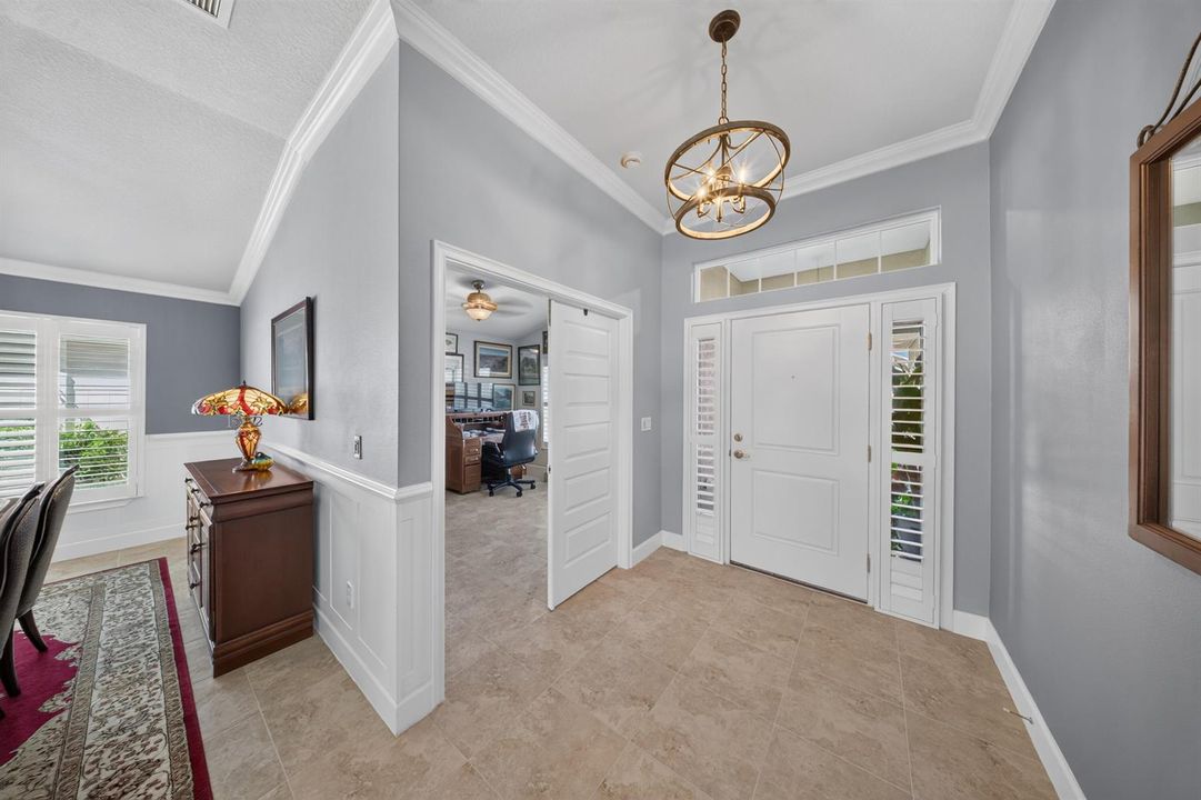 ENTRYWAY/FOYER