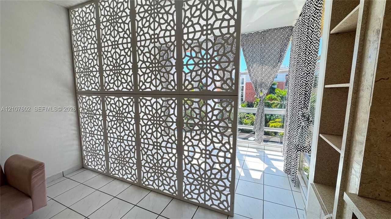 For Sale: $199,600 (1 beds, 1 baths, 546 Square Feet)