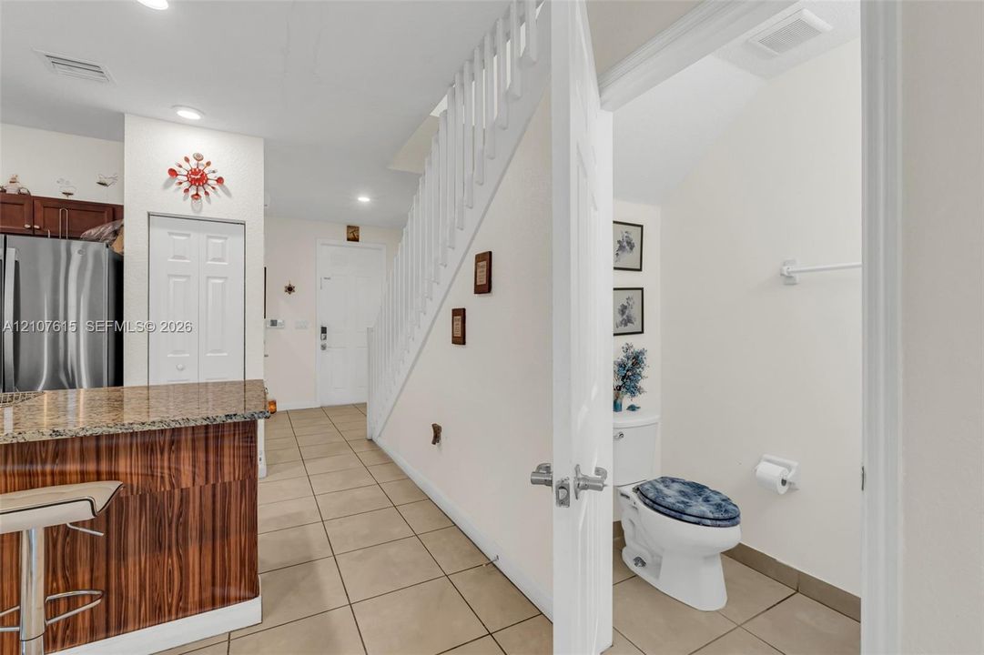En Venta: $445,000 (4 camas, 3 baños, 1616 Pies cuadrados)