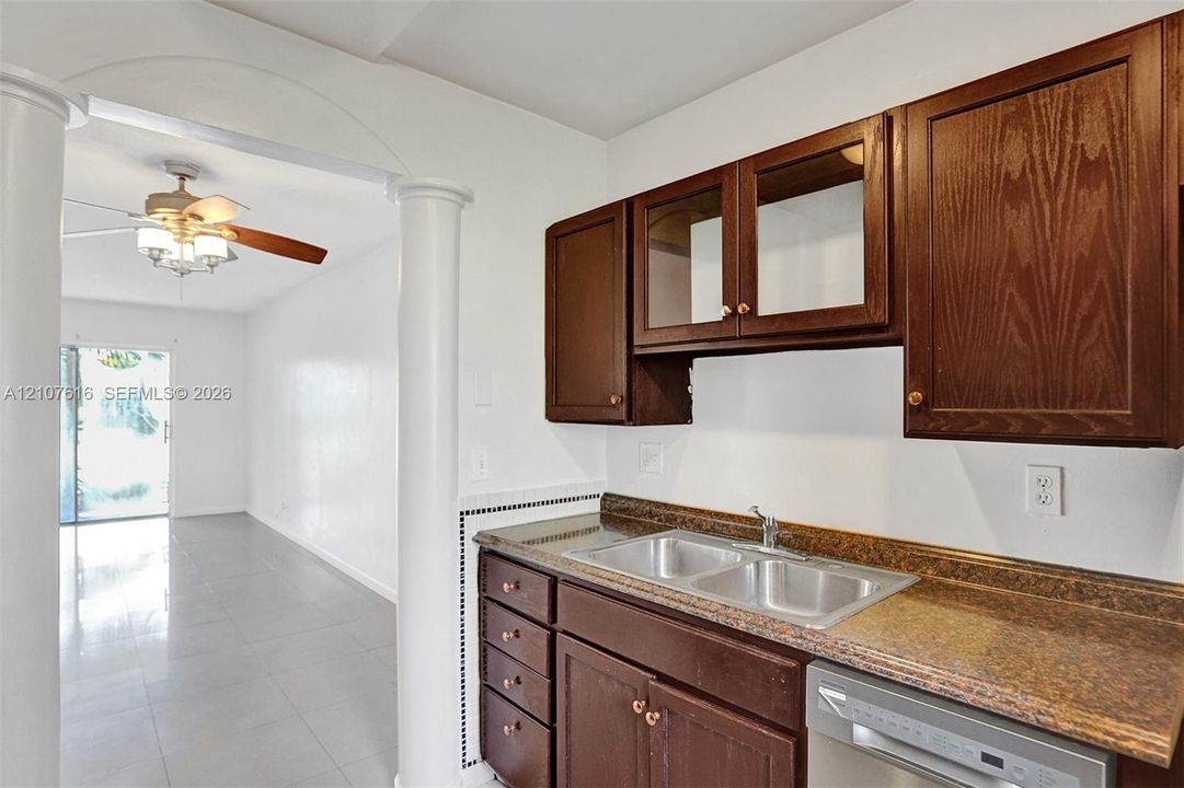 En Venta: $145,000 (2 camas, 2 baños, 899 Pies cuadrados)
