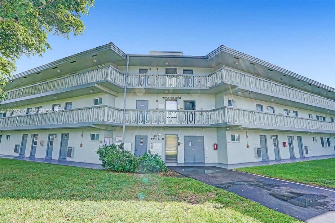 En Venta: $145,000 (2 camas, 2 baños, 899 Pies cuadrados)