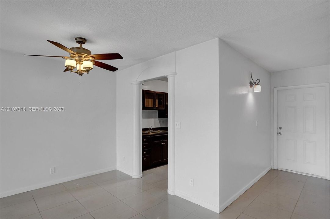 En Venta: $145,000 (2 camas, 2 baños, 899 Pies cuadrados)