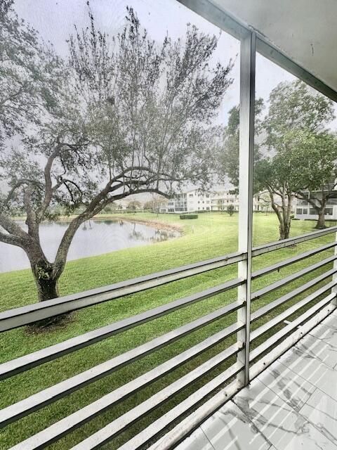 Screened Patio w/Lake View