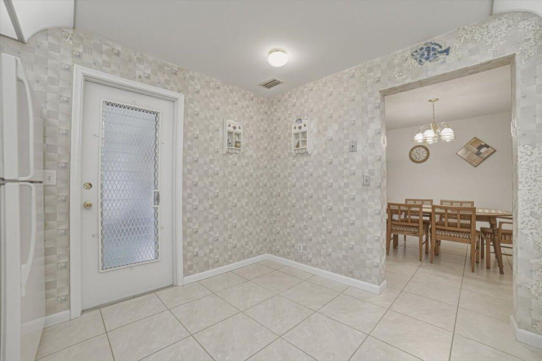 Eat-in Kitchen