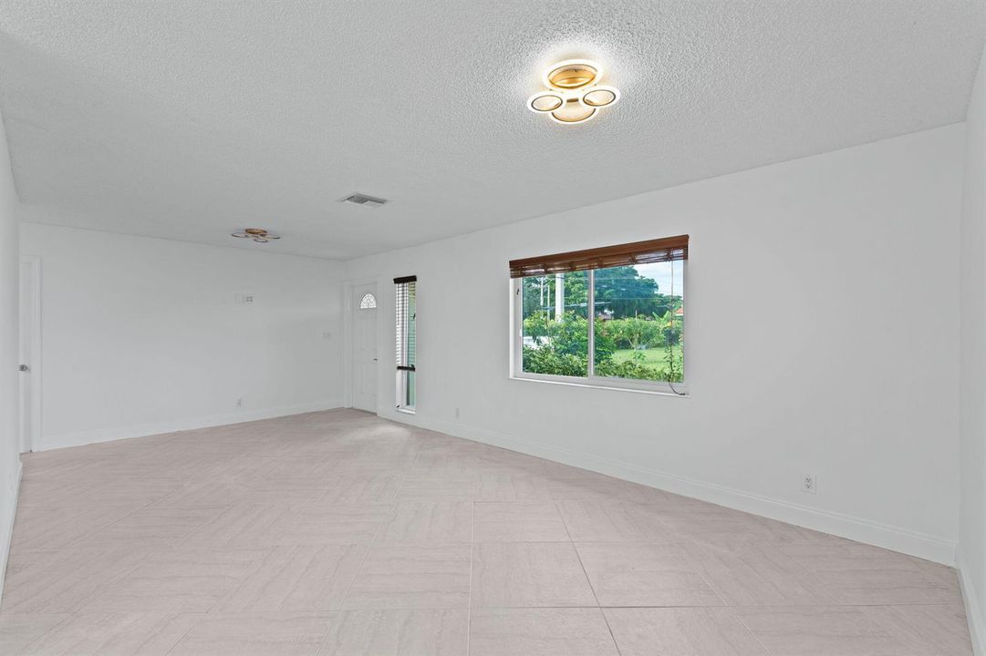 5-web-or-mls-A7400947
