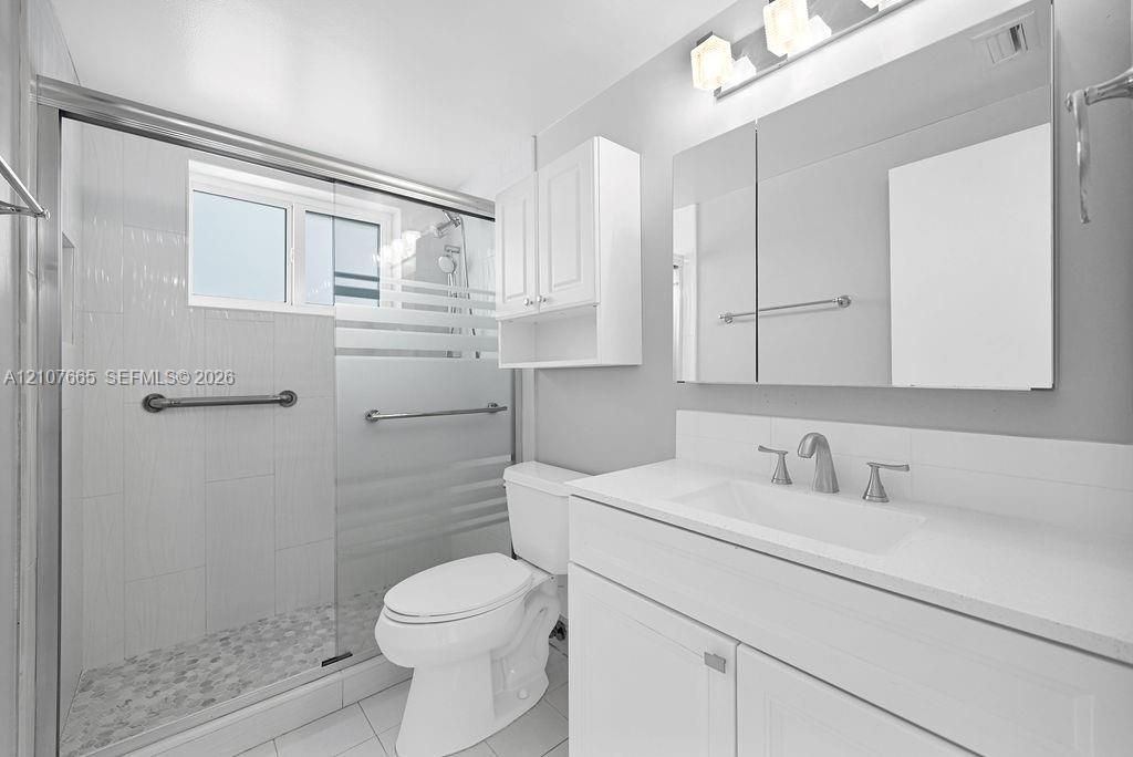 В аренду: $2,350 (2 спален, 1 ванн, 804 Квадратных фут)