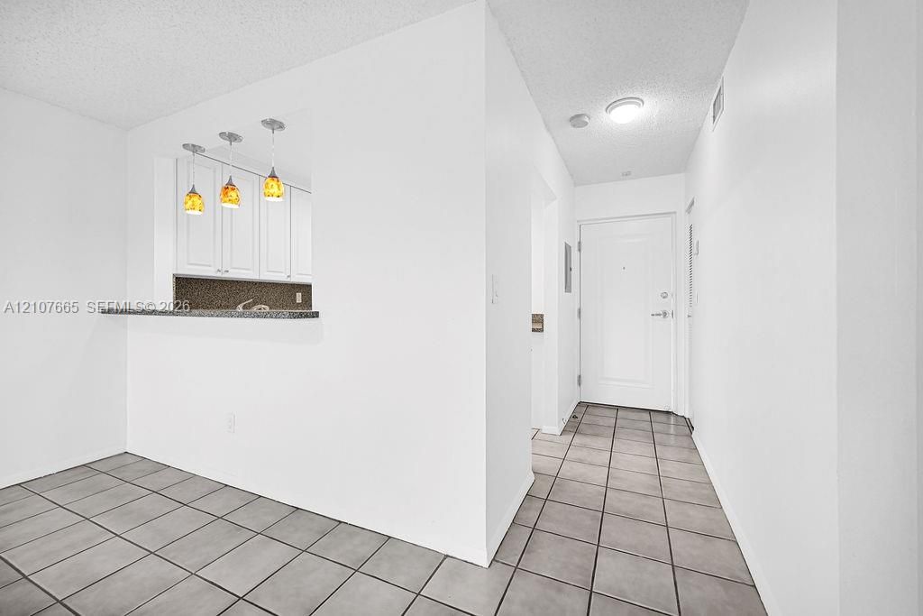 В аренду: $2,350 (2 спален, 1 ванн, 804 Квадратных фут)
